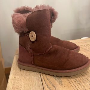 Kids Bailey Button Uggs size 5